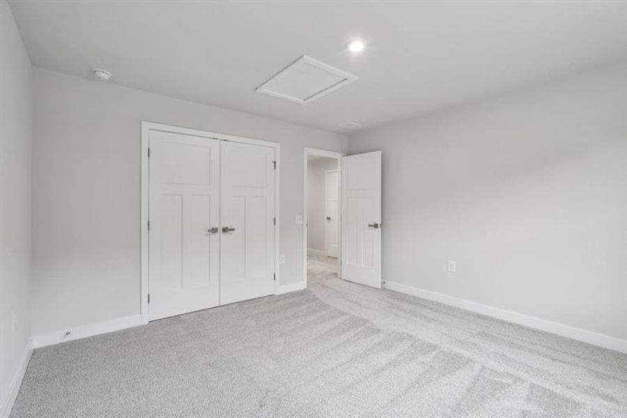 Spacious, unfurnished interior of a new home in Chapel Branch, Santee (Image 22).