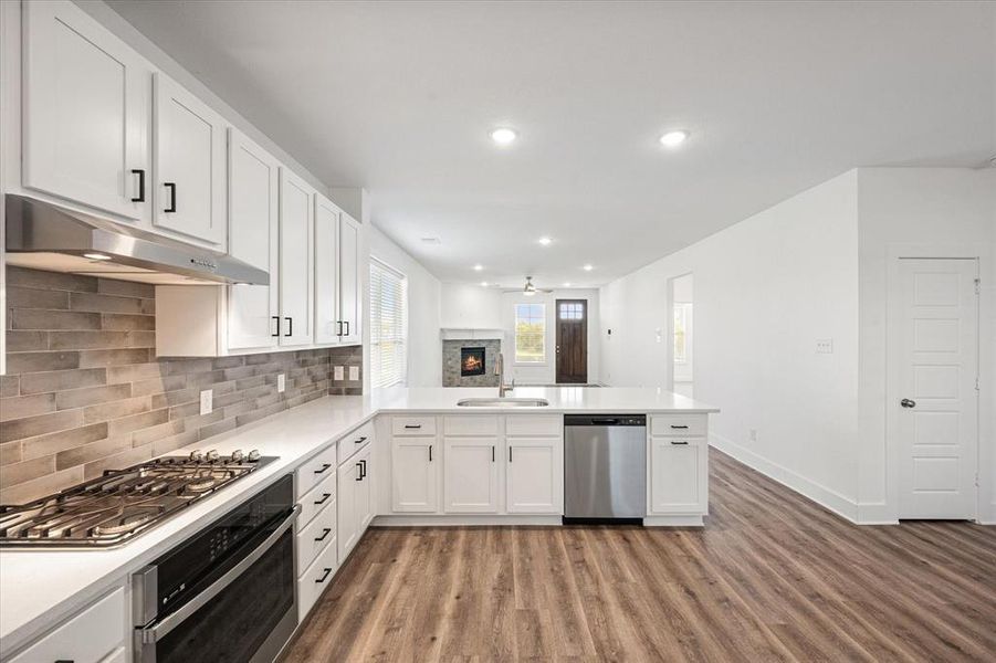 Kitchen with breakfast bar