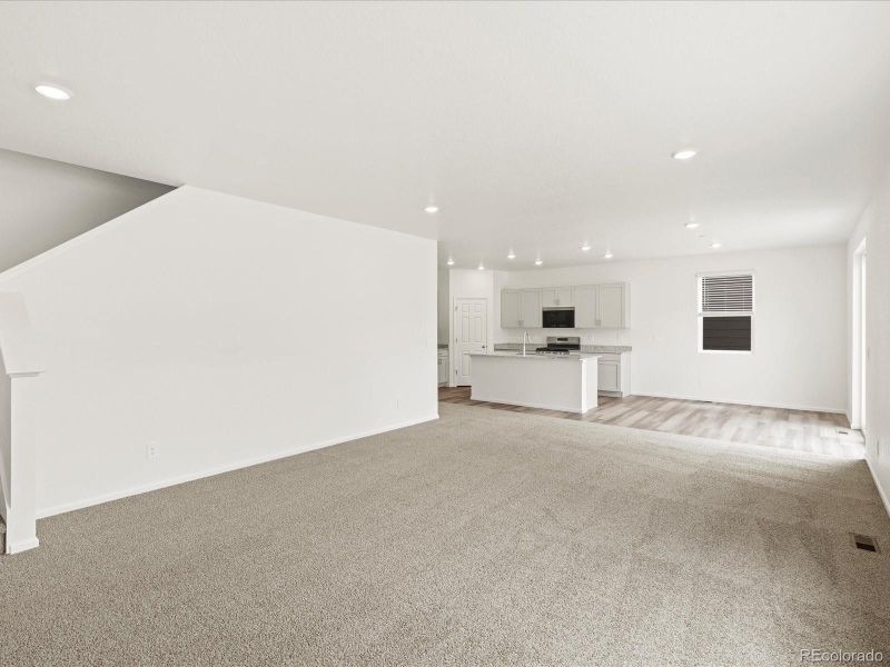 Image 34 of a home in Ridgeline Vista: The Flora Collection.