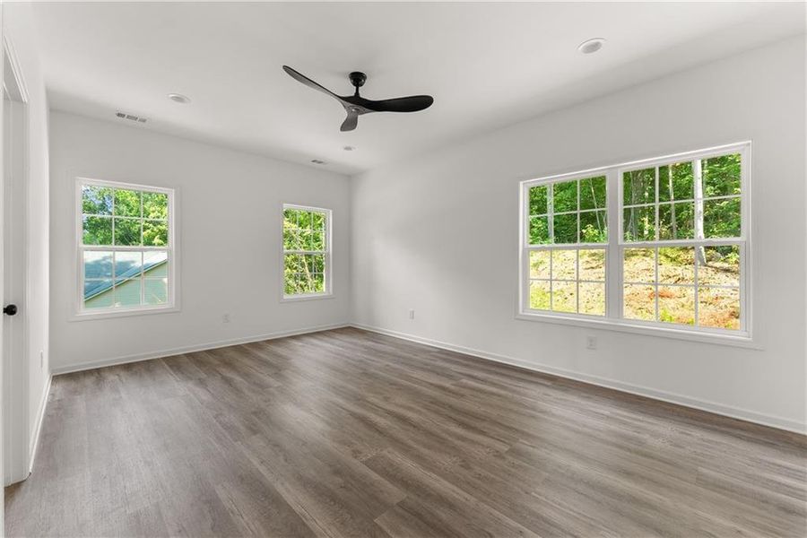 Spacious, unfurnished interior of a new home in , Gainesville (Image 24).
