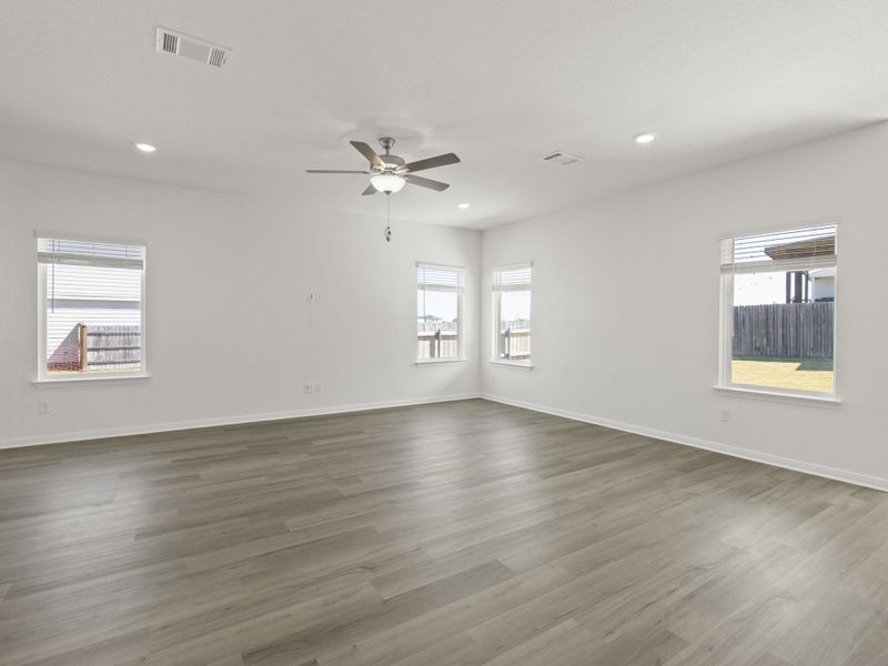 Spacious, unfurnished interior of a new home in Cool Water at Sonterra, Jarrell (Image 22).