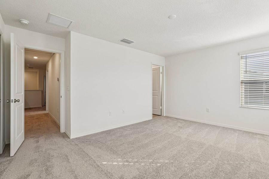 Spacious, unfurnished interior of a new home in Reserve at Forest Lake Townhomes, Lake Wales (Image 15).