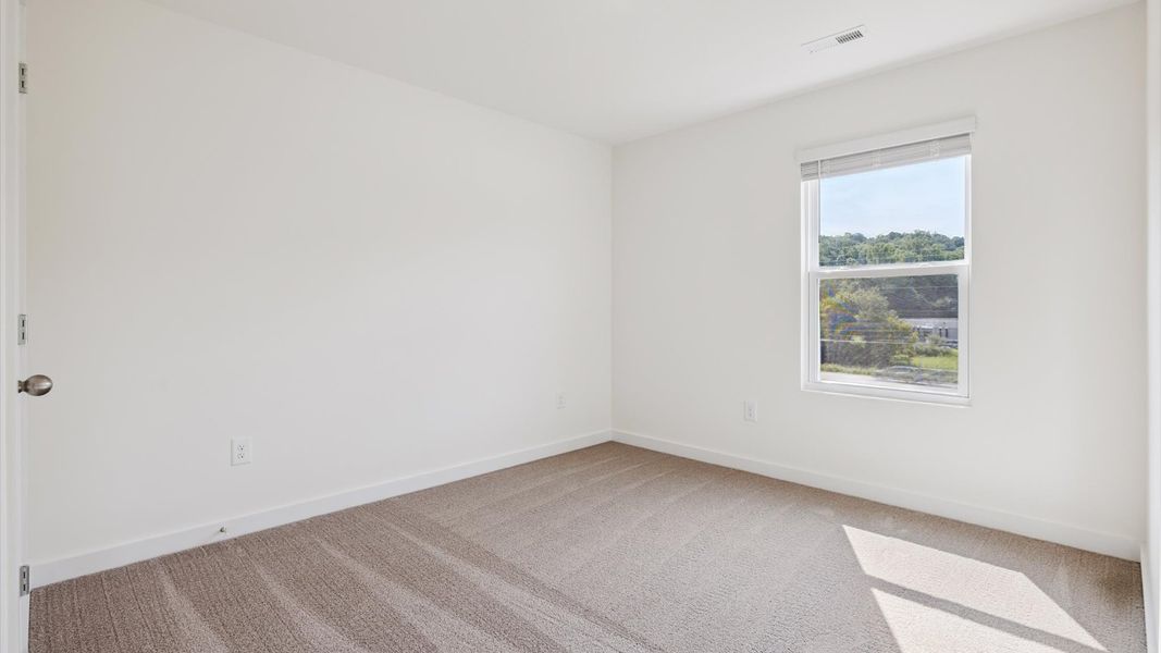 Spacious, unfurnished interior of a new home in Emory Creek, Harriman (Image 15).