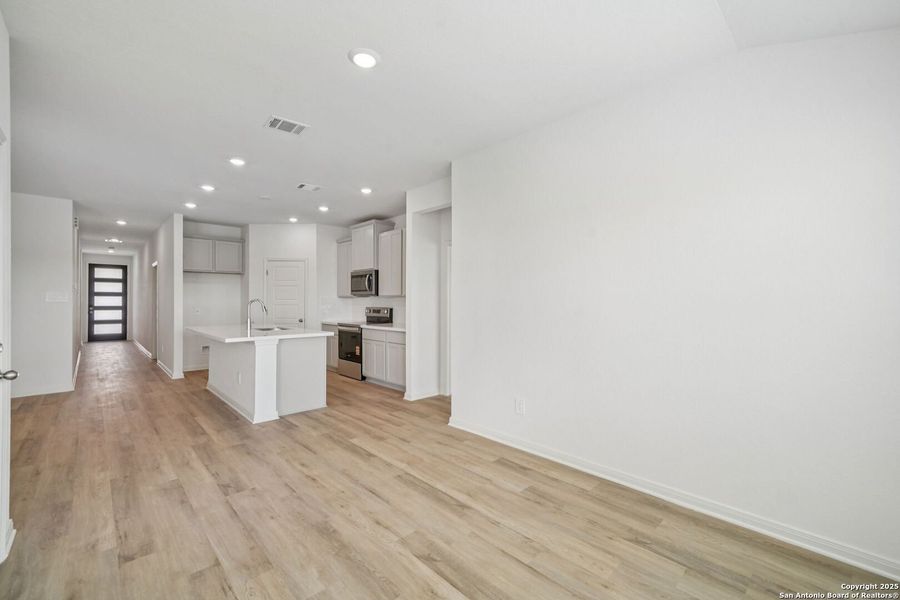Spacious, unfurnished interior of a new home in Estancia Ranch - Premier Series, San Antonio (Image 26). Spacious, unfurnished interior of a new home in Estancia Ranch - Premier Series, San Antonio (Image 26).