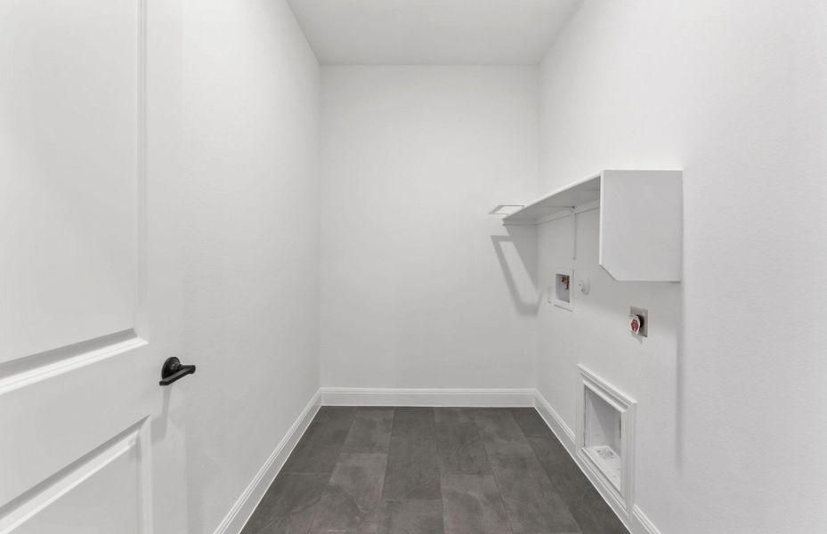 Spacious, unfurnished interior of a new home in Crescent Bluff, Georgetown (Image 30).