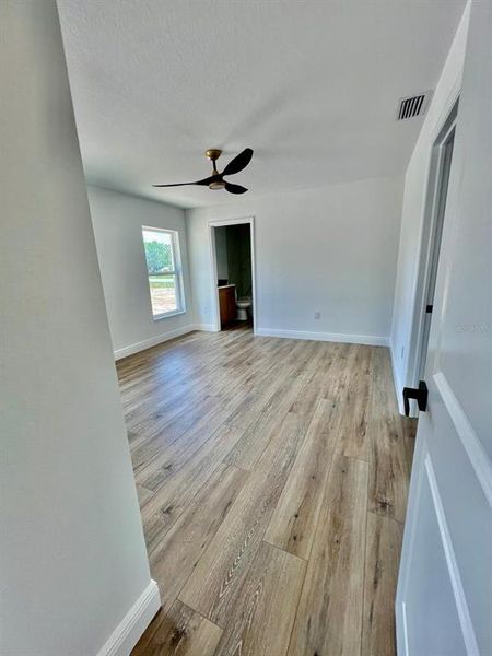 Spacious, unfurnished interior of a new home in , Ocala (Image 8).