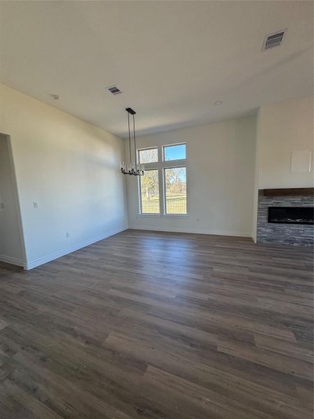 Spacious, unfurnished interior of a new home in , Angleton (Image 3).