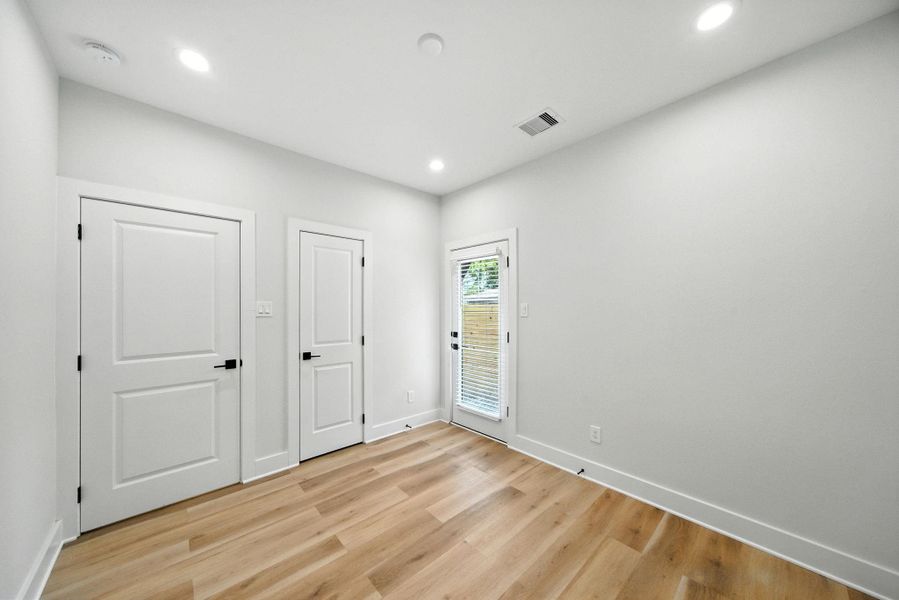 Pictures used for demonstration purposes. Please inquire about final selection. Pictures used for demonstration purposes. Please inquire about final selection.