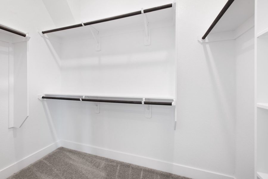 Spacious, unfurnished interior of a new home in Sienna, Missouri City (Image 37).