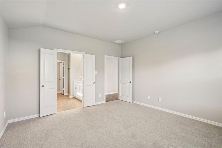 Spacious, unfurnished interior of a new home in , Princeton (Image 26).