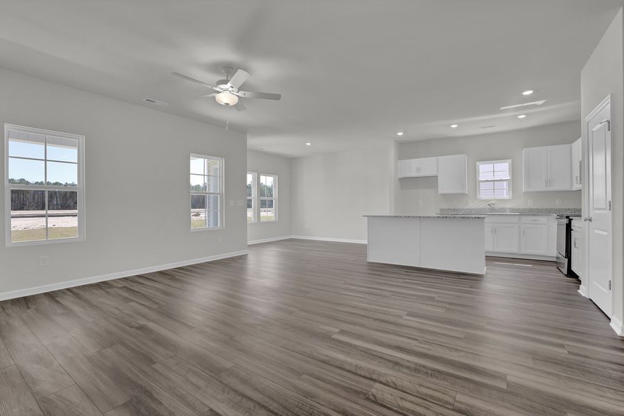 Spacious, unfurnished interior of a new home in River Tide Farms, Bolivia (Image 12).