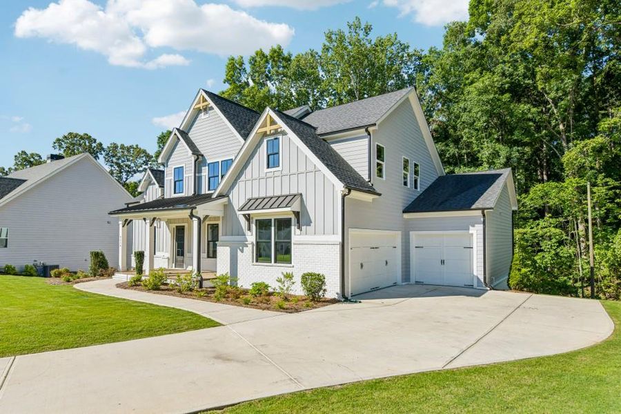 Front exterior of a new home in White Post on Lake Lanier, Gainesville, GA, highlighting curb appeal (Image 25). Front exterior of a new home in White Post on Lake Lanier, Gainesville, GA, highlighting curb appeal (Image 25).