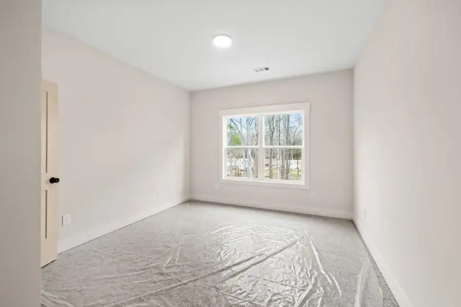 Spacious, unfurnished interior of a new home in Hillshire, Cumming (Image 31).