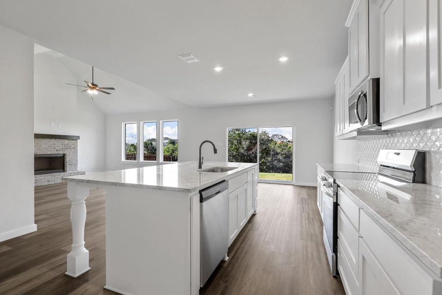Representative furnished interior of a home built from the Garrison II by Cheldan Homes in Stoneview, Glen Rose (Image 6).