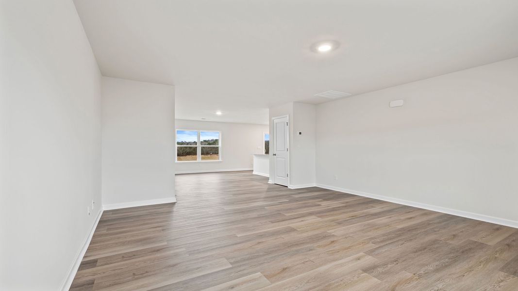 Spacious, unfurnished interior of a new home in Cedar Gap, Fountain Inn (Image 17).