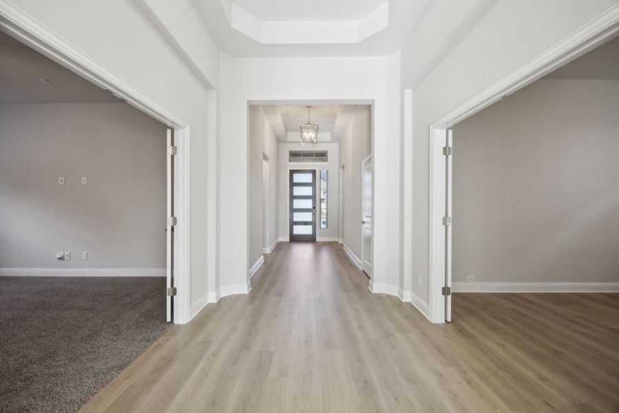 Spacious, unfurnished interior of a new home in Oaks of North Grove, Waxahachie (Image 13).