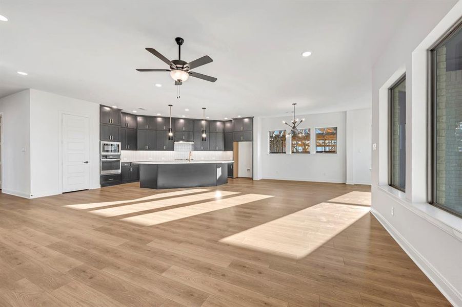 Spacious, unfurnished interior of a new home in Myrtle Creek, Waxahachie (Image 19). Spacious, unfurnished interior of a new home in Myrtle Creek, Waxahachie (Image 19).