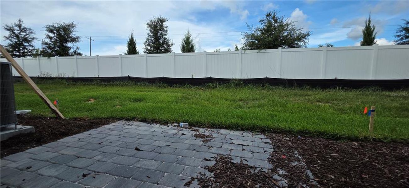 Exterior details and patio area of a home in , Bradenton (Image 14).