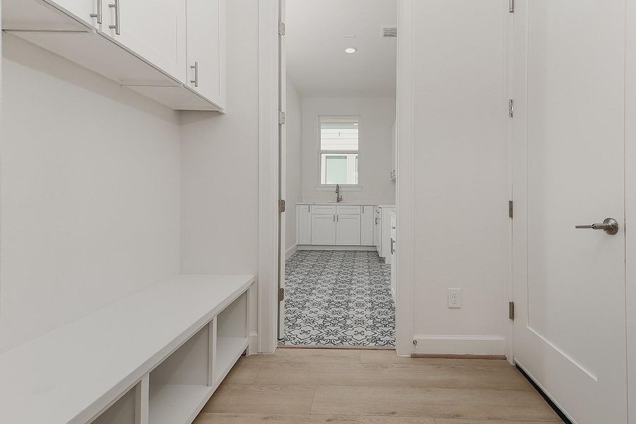 Spacious, unfurnished interior of a new home in Lake Breeze, Willis (Image 38).
