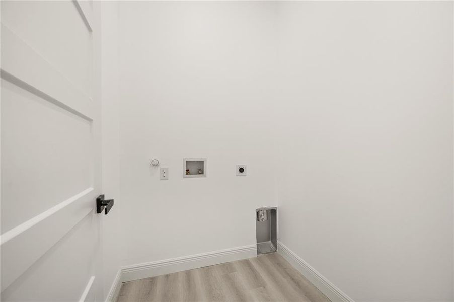 Spacious, unfurnished interior of a new home in , Dallas (Image 15).