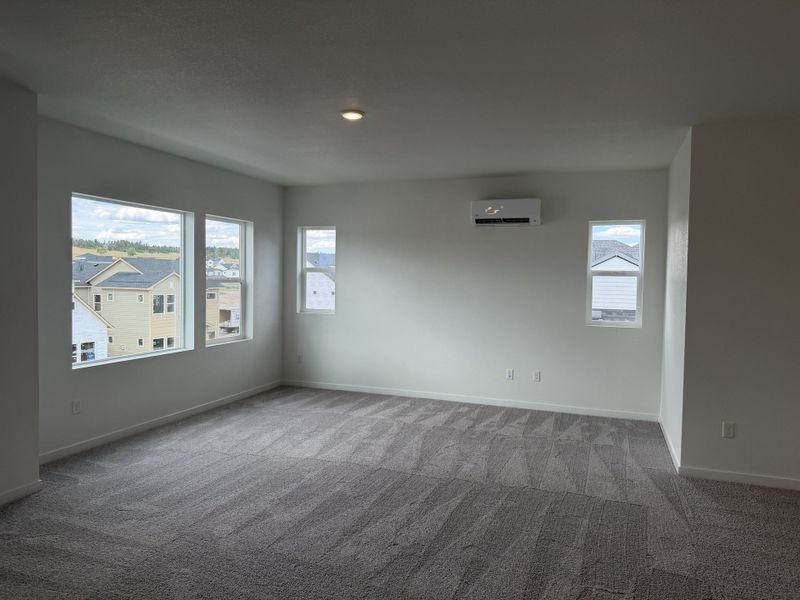 Spacious, unfurnished interior of a new home in Elevate at Wolf Ranch, Colorado Springs (Image 30).