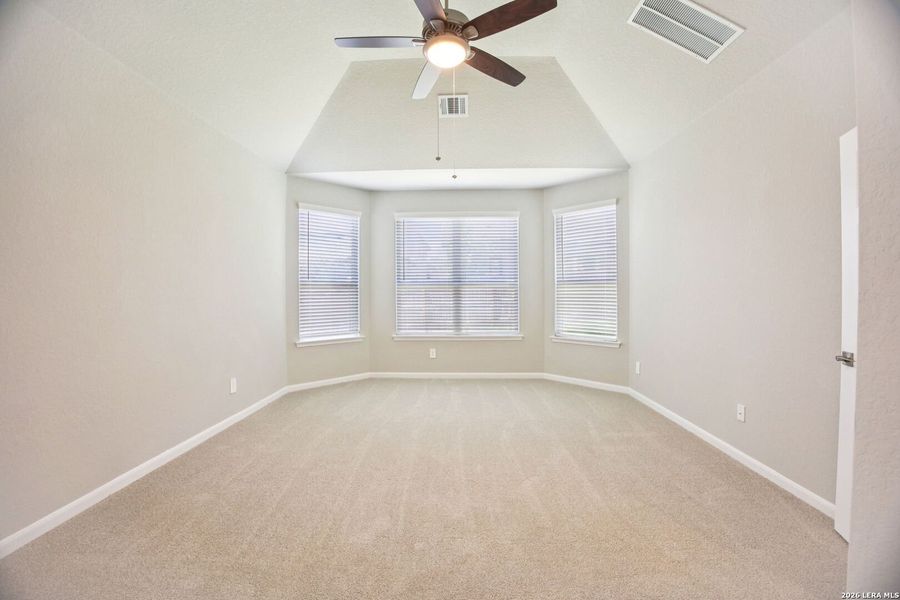 Spacious, unfurnished interior of a new home in , San Antonio (Image 27).