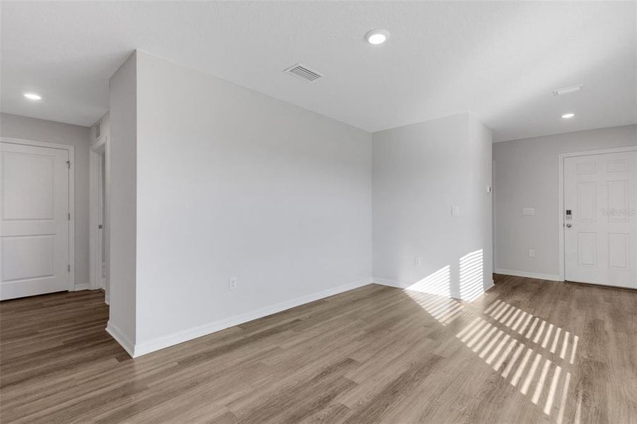 Spacious, unfurnished interior of a new home in Silverstone North, Palmetto (Image 24). Spacious, unfurnished interior of a new home in Silverstone North, Palmetto (Image 24).