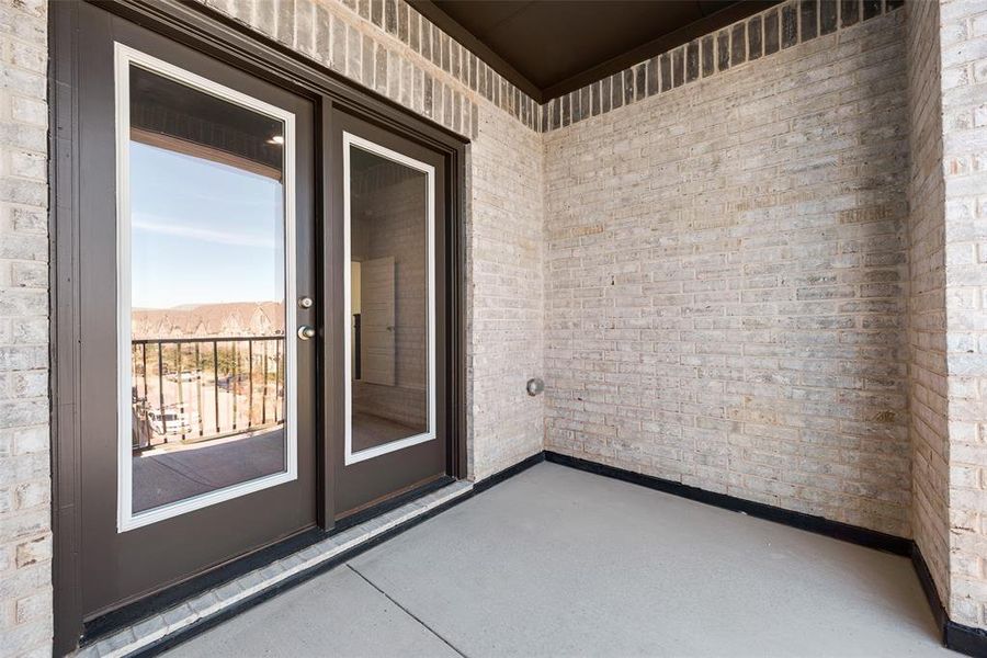 Exterior details and patio area of a home in Wade Settlement Townhomes, Frisco (Image 3).