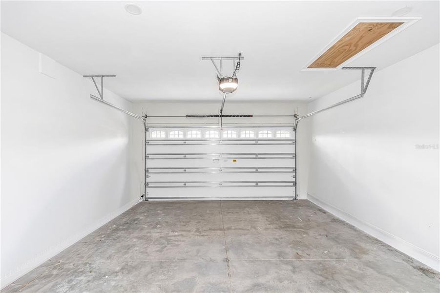 Spacious, unfurnished interior of a new home in , Orlando (Image 35).