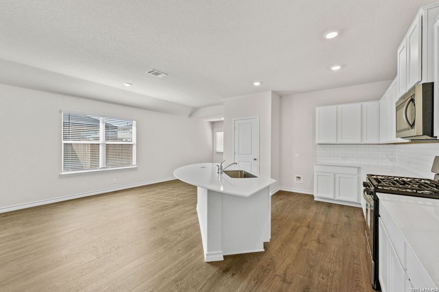 Furnished interior view inside a new home in Steele Creek, Cibolo (Image 6).