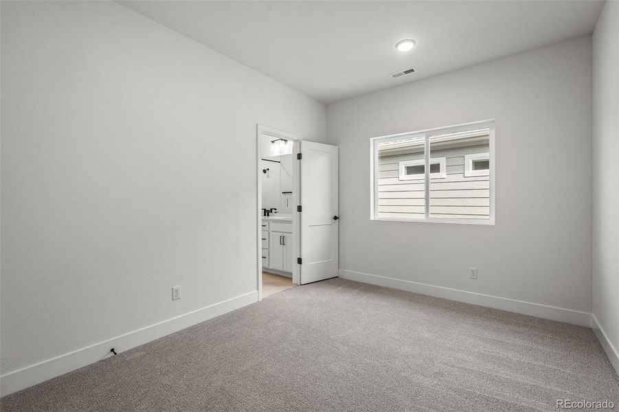Spacious, unfurnished interior of a new home in Trailside at Cottonwood Creek, Colorado Springs (Image 27).