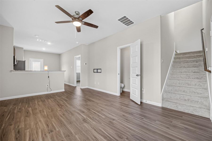 Spacious, unfurnished interior of a new home in Charleston Heights, Rosharon (Image 27).