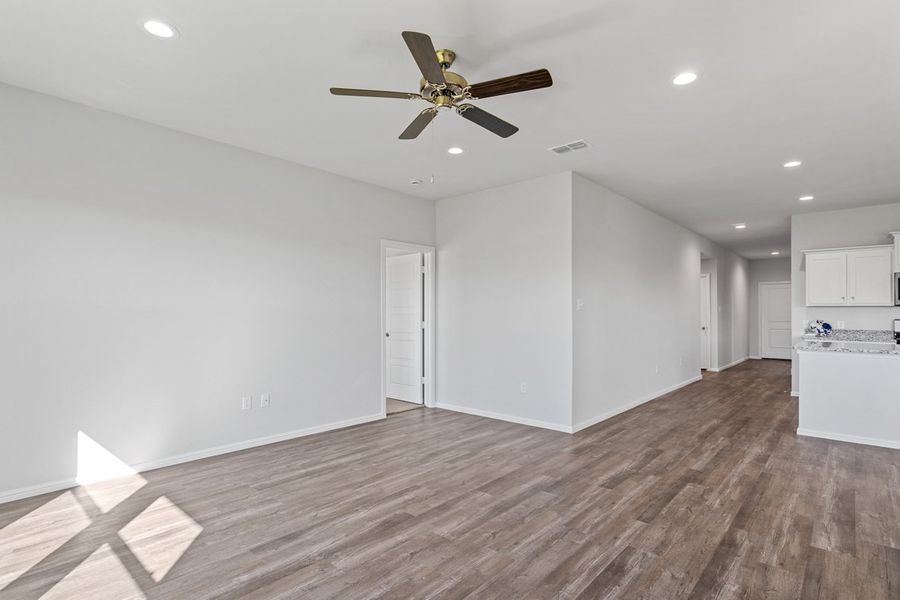 Representative unfurnished interior of a home built from the TEXAS CALI by D.R. Horton in Faculty Row, Abilene (Image 35).