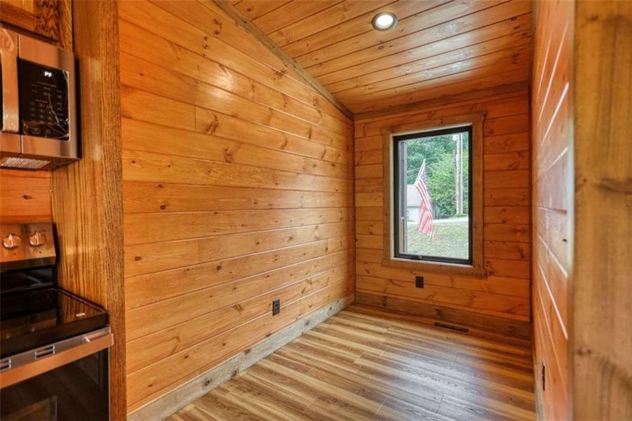 Spacious, unfurnished interior of a new home in , Blue Ridge (Image 27).