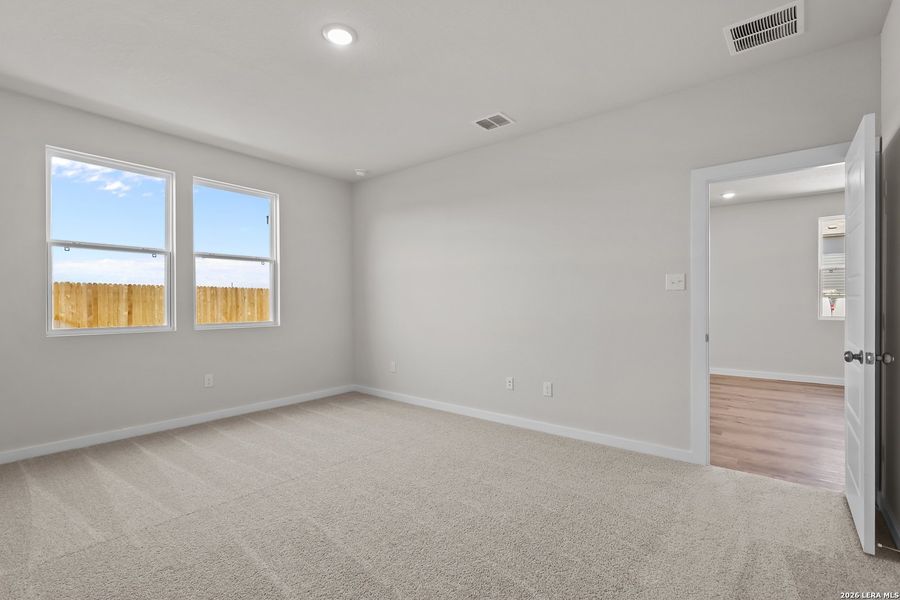 Spacious, unfurnished interior of a new home in Summerlin, San Antonio (Image 31).