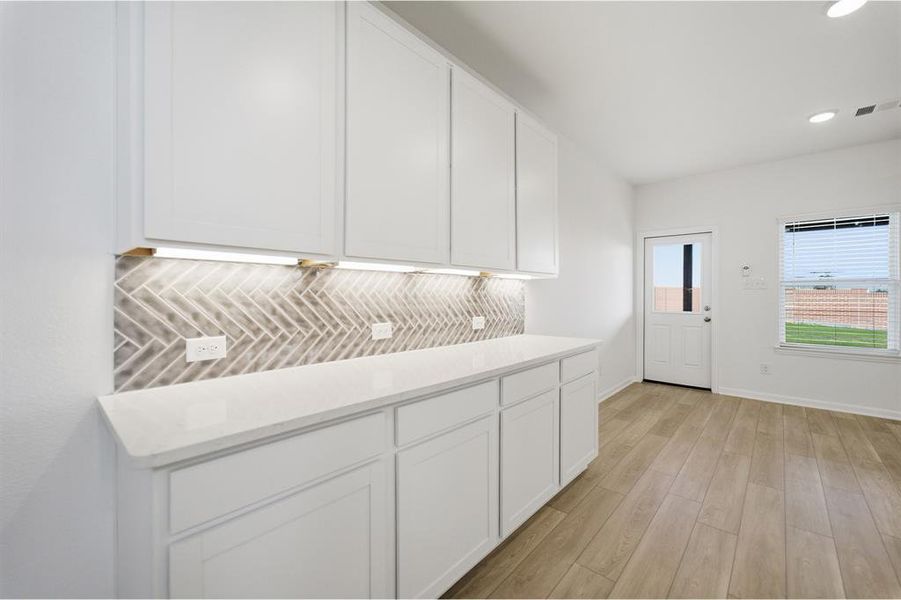 Furnished interior view inside a new home in Saddlebrook Estates, Waxahachie (Image 9). Furnished interior view inside a new home in Saddlebrook Estates, Waxahachie (Image 9).