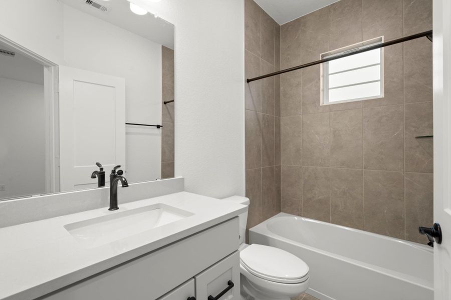 Furnished interior view inside a new home in Evergreen, Conroe (Image 17).