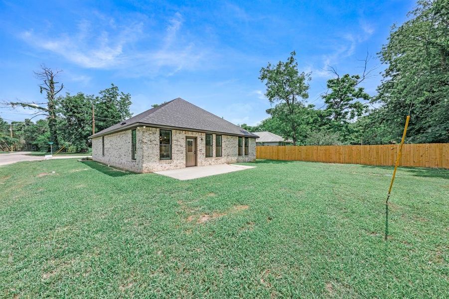 Exterior details and patio area of a home in , Mineola (Image 20).