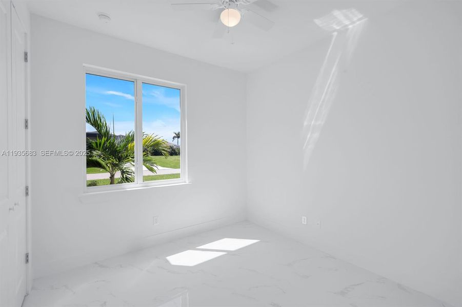 Spacious, unfurnished interior of a new home in , Cape Coral (Image 31).