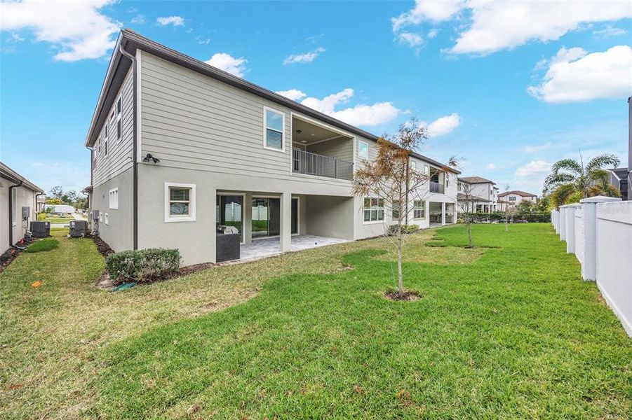 Exterior details and patio area of a home in Phillips Grove, Orlando (Image 27).