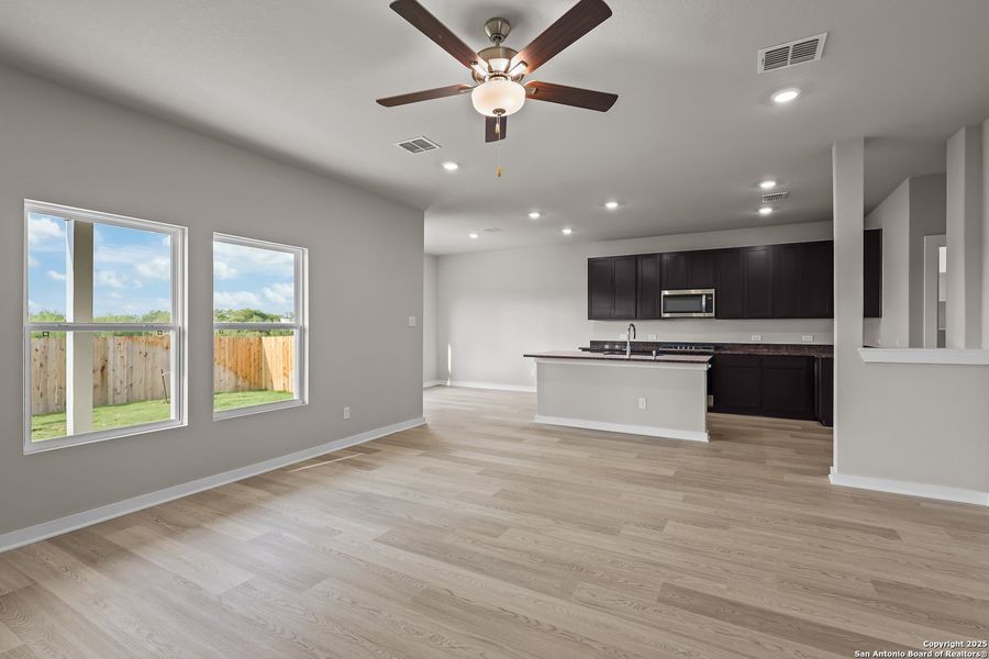 Spacious, unfurnished interior of a new home in Garden Grove, Schertz (Image 18).