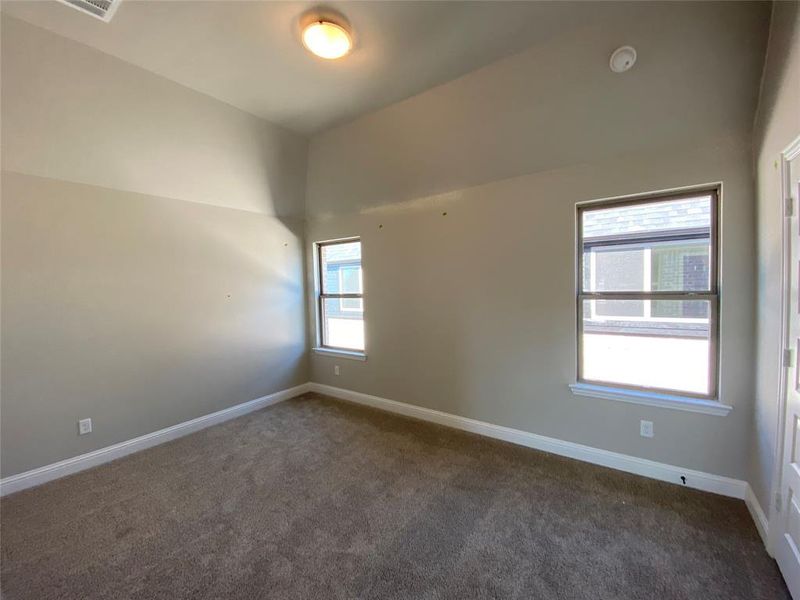 Bed 4 with vaulted ceiling & en-suite bath is perfect for guests, adult kids, or as a 2nd master