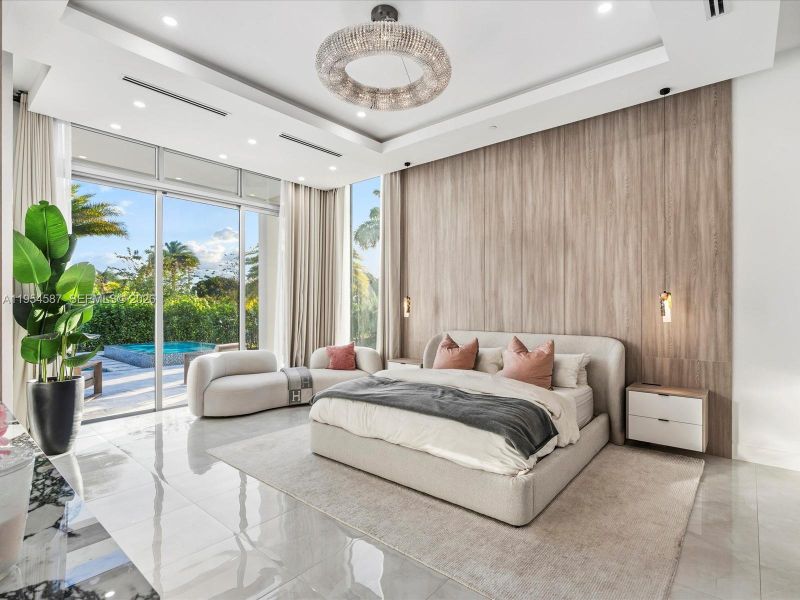 Furnished interior view inside a new home in , Plantation (Image 38).