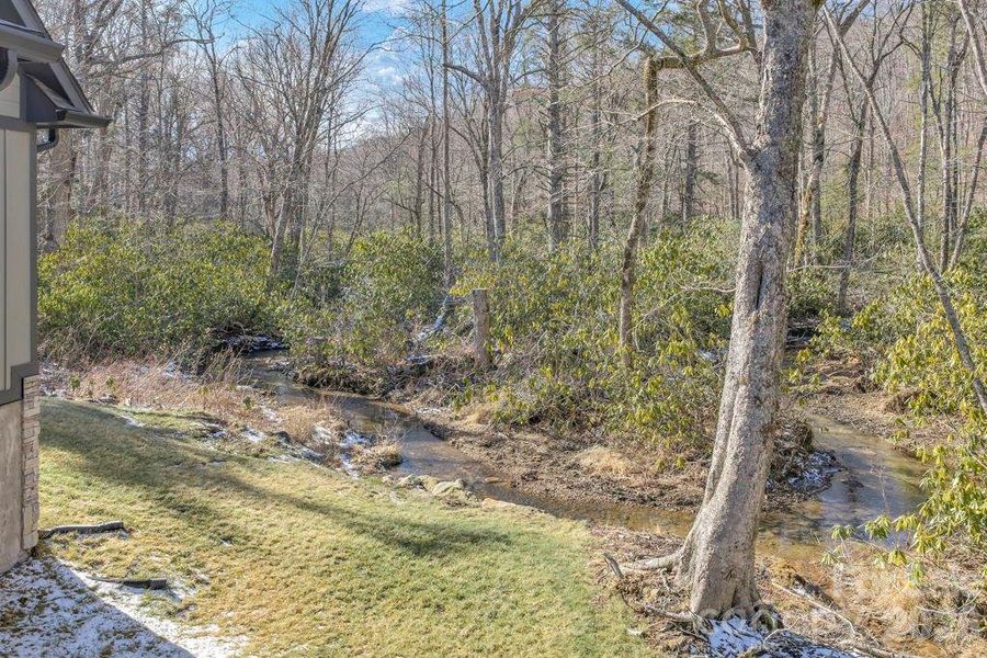 Linville River frontage & flat, usable yards! Linville River frontage & flat, usable yards!