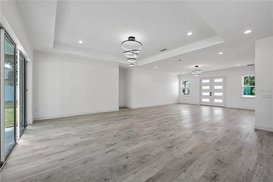Spacious, unfurnished interior of a new home in , Leesburg (Image 34).