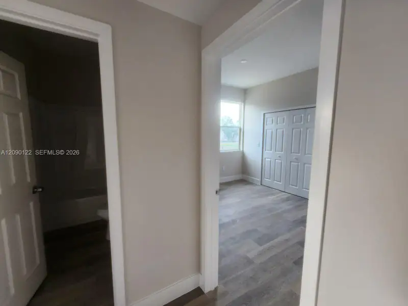 Spacious, unfurnished interior of a new home in , Orlando (Image 6).