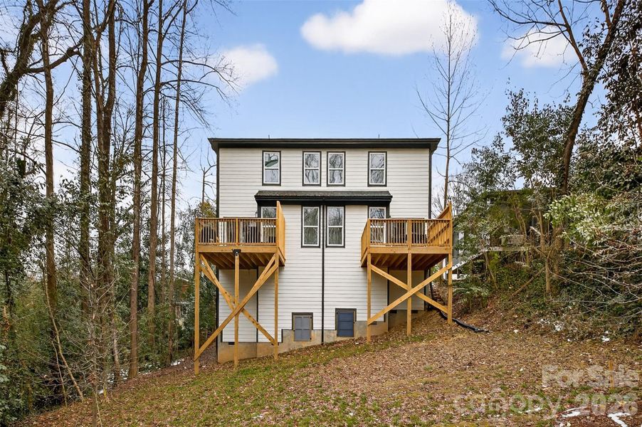 Exterior details and patio area of a home in , Charlotte (Image 3).