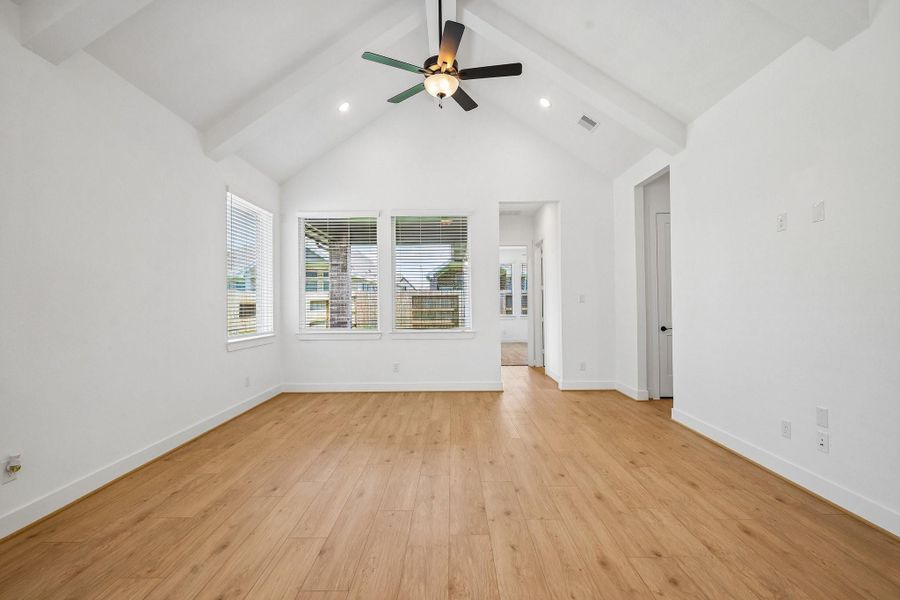Spacious, unfurnished interior of a new home in Wood Leaf Reserve, Tomball (Image 12). Spacious, unfurnished interior of a new home in Wood Leaf Reserve, Tomball (Image 12).