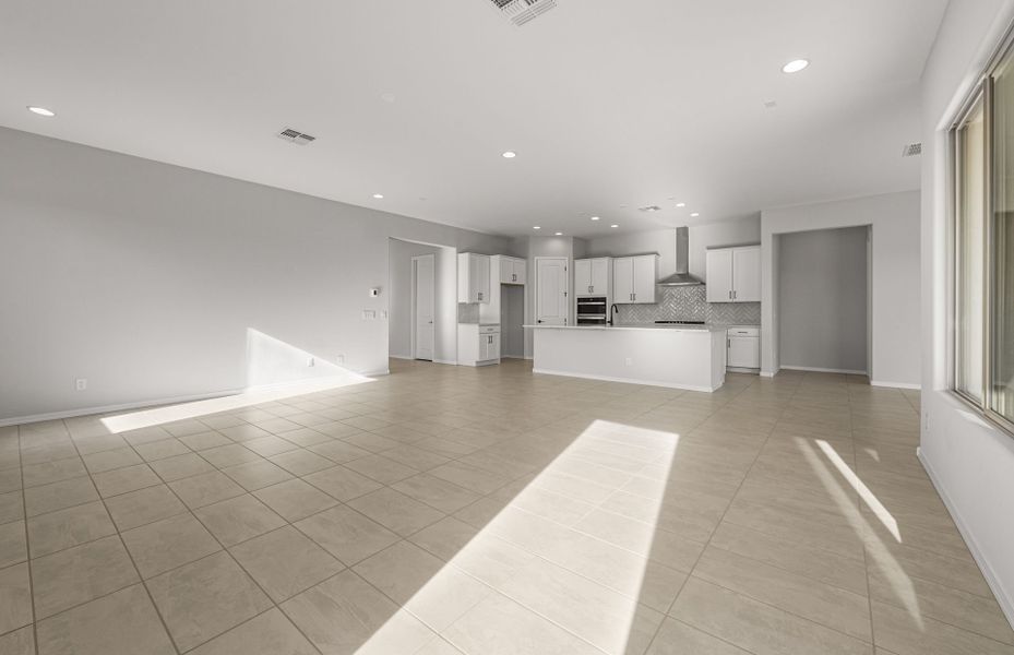 Spacious, unfurnished interior of a new home in Artisan at Asante, Surprise (Image 24).