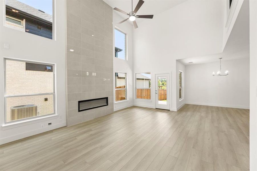 14. 8232 Caprock - Family (2) 14. 8232 Caprock - Family (2)